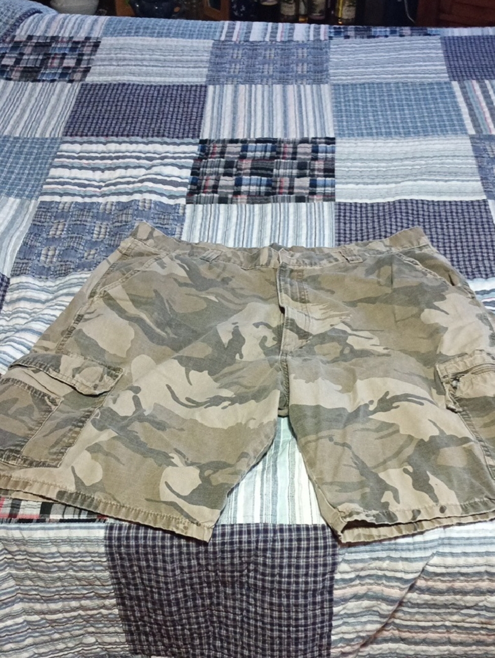 Wrangler Men's Green / Tan Camo Cargo Shorts